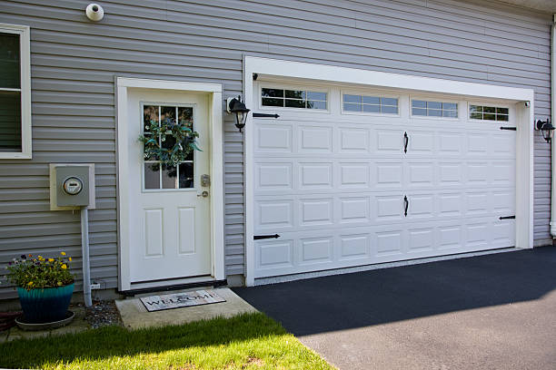 24/7 Emergency Garage Door Panel Replacement experts in Peabody, KS